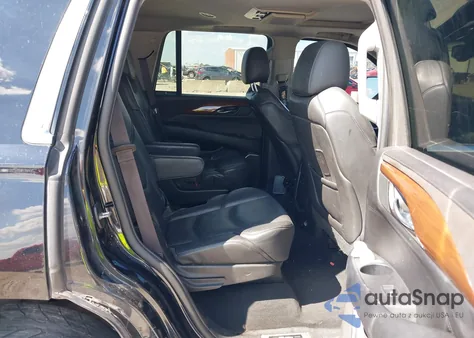 2015 Cadillac Escalade Luxury z USA, uszkodzony, nr VIN 1GYS4MKJ9FR531500